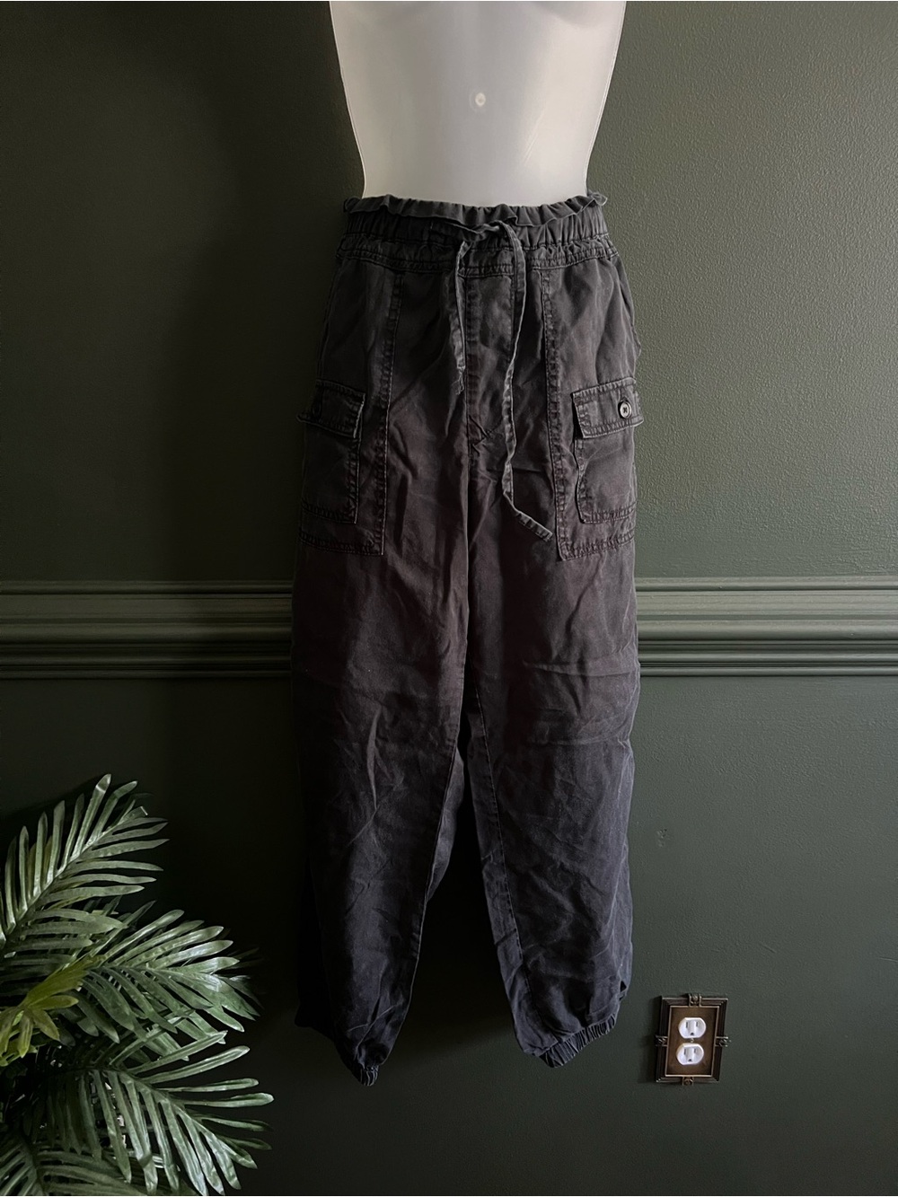Forever 21 Black Cargo Drawstring Cropped Pants